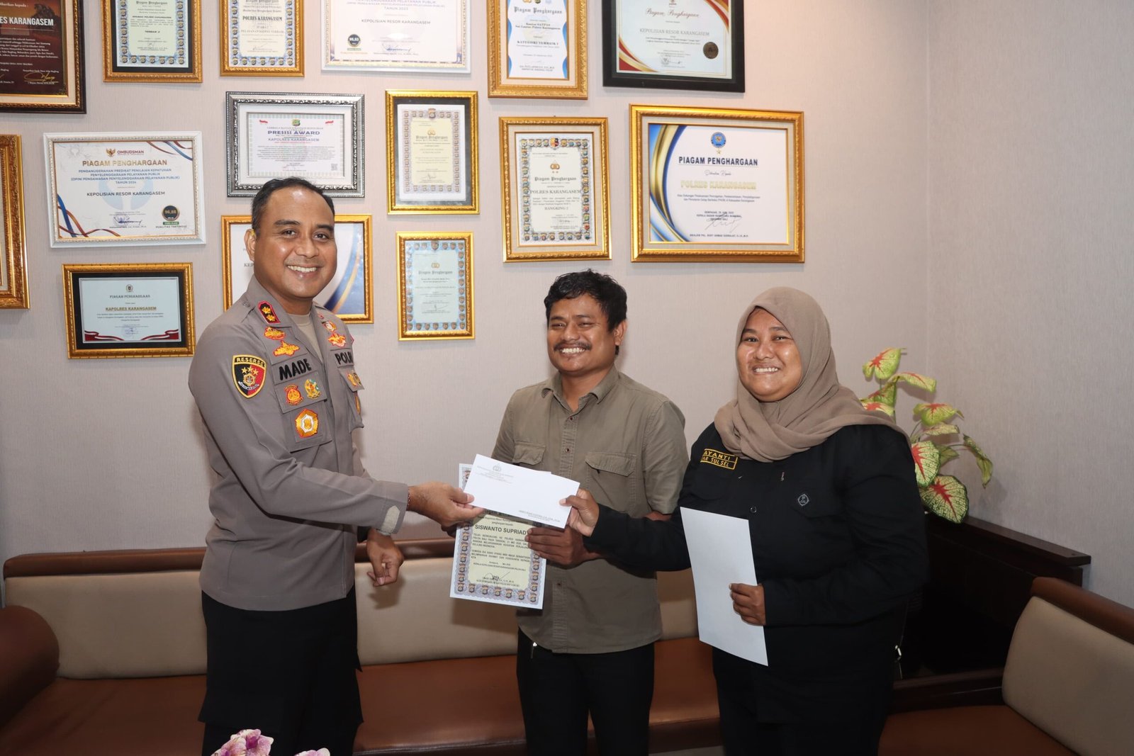 TERIMA ANGGOTA PRAMUKA LUAR BIASA, KAPOLRES KARANGASEM BERIKAN APRESIASI DAN MOTIVASI