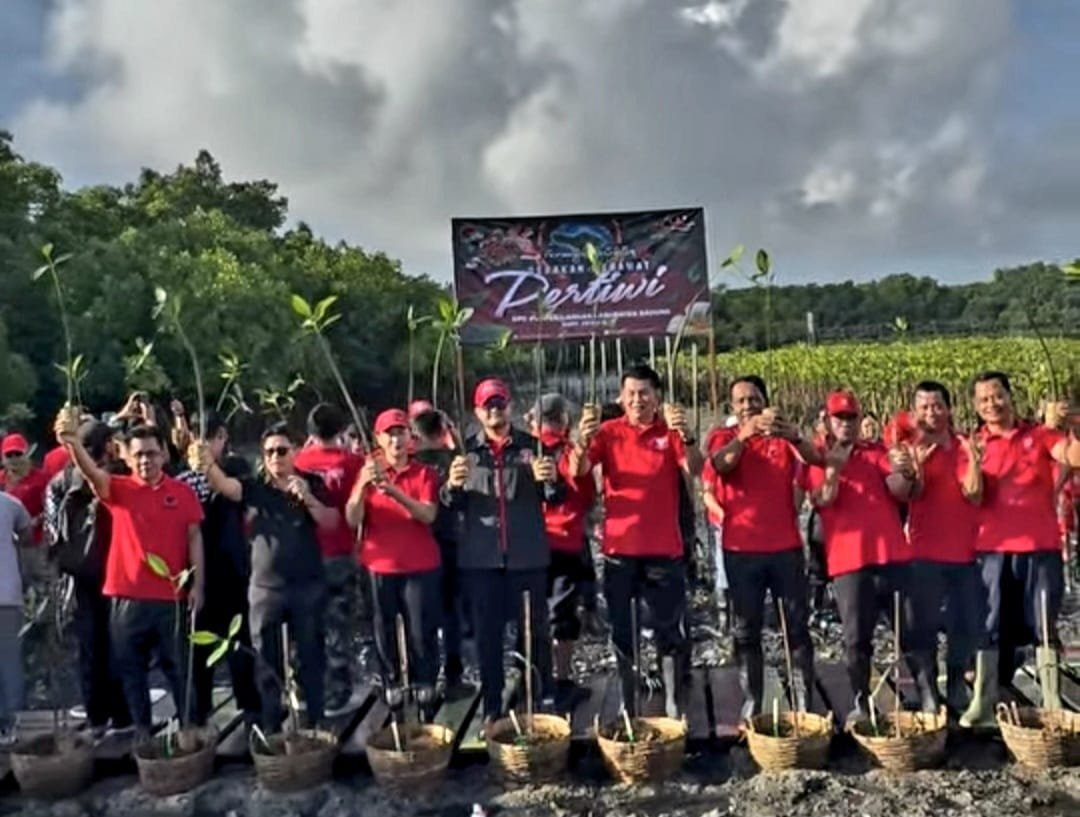 Peringati HUT ke-53 dan Bulan Bung Karno, DPC PDI Perjuangan Badung Gelar “Gerakan Merawat Pertiwi” di Pantai Telaga Waja