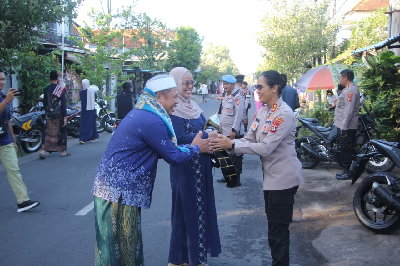Kapolres Jembrana Patroli Pantau Sholat Idul Adha, Pastikan Ibadah Aman dan Berikan Pesan Keamanan