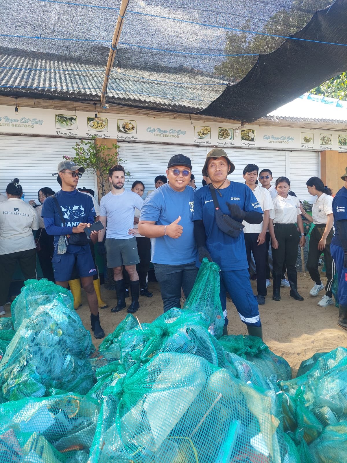 Pokja Gubernur Bali Apresiasi Kesadaran Masyarakat dalam Aksi Clean Up Mangrove di Tanjung Benoa