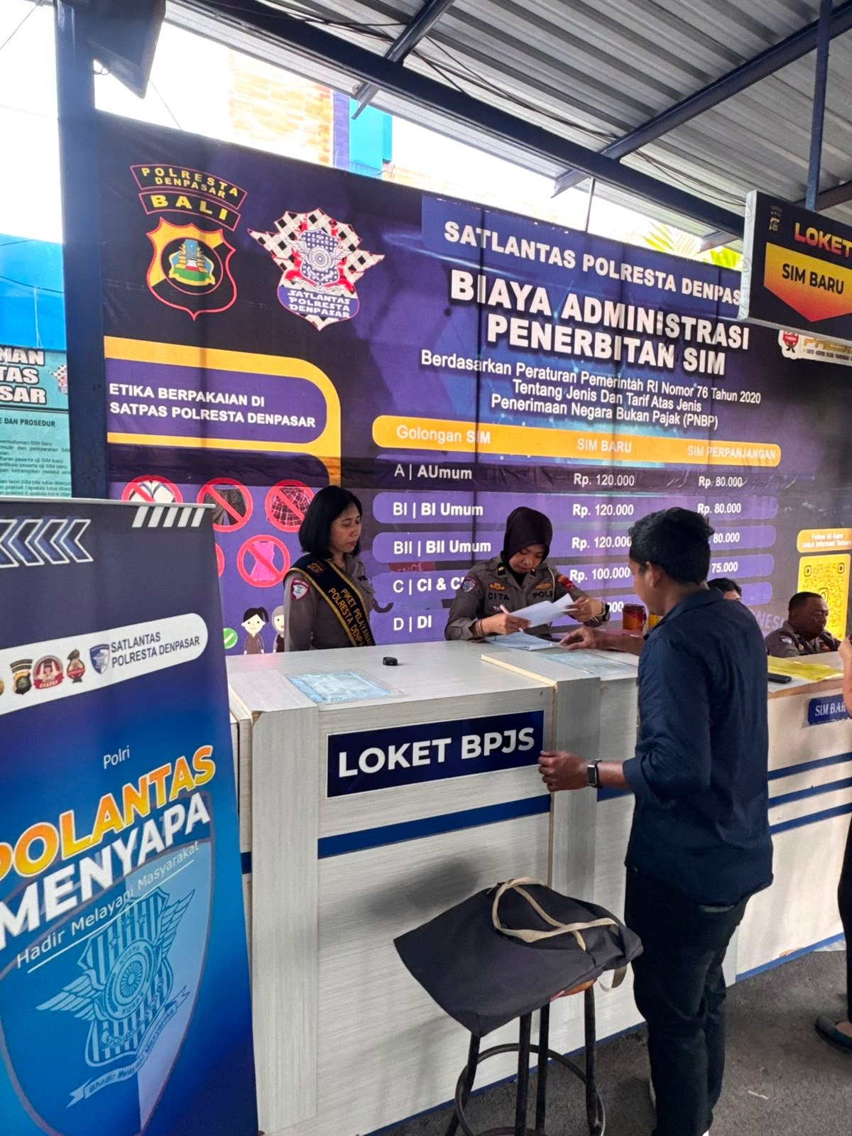 Personel Polantas Aktif Dampingi Pemohon SIM, Pelayanan Humanis Satpas Polresta Denpasar