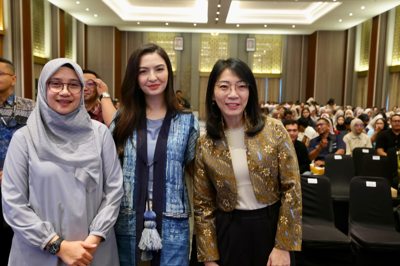 Bareng Raline Shah di SATU Indonesia Awards Banyuwangi, Bupati Ipuk Dorong Anak Muda Jadi Agen Perubahan