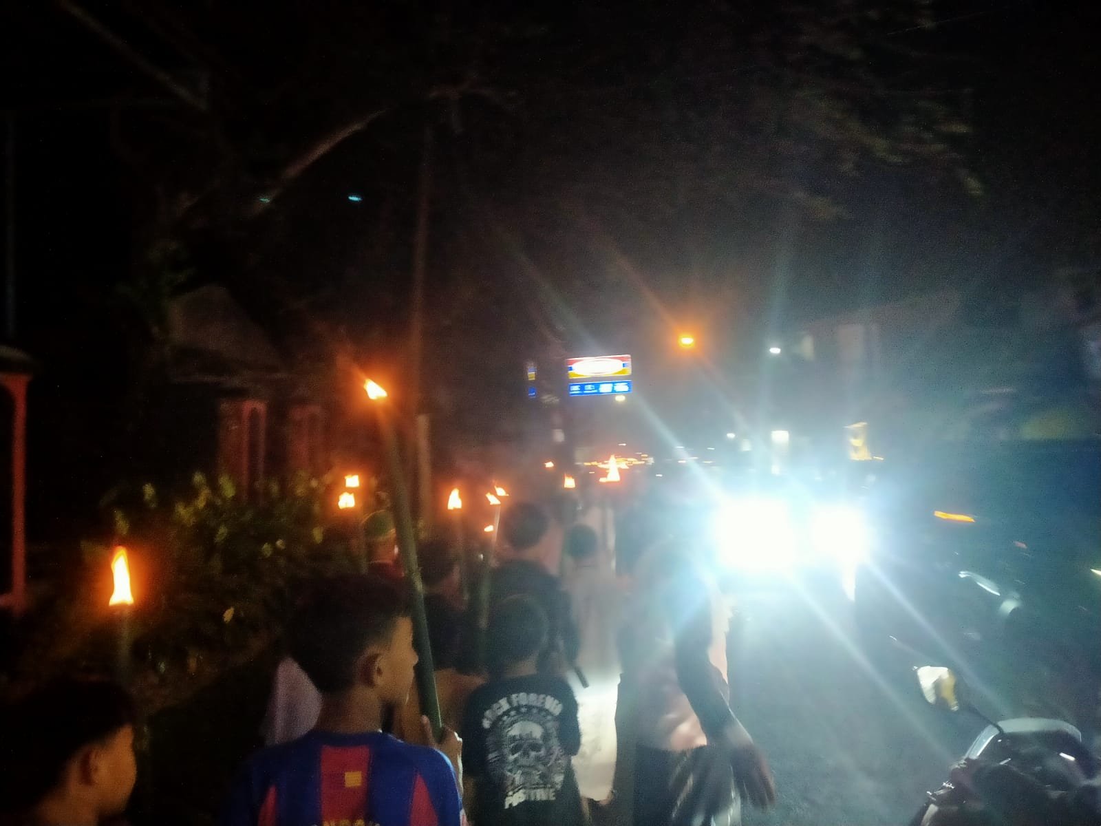 Sambut Tahun Baru Islam 1 Muharam 1448 H, Masyarakat Desa Sukasirna Gelar Pawai 1000 Obor