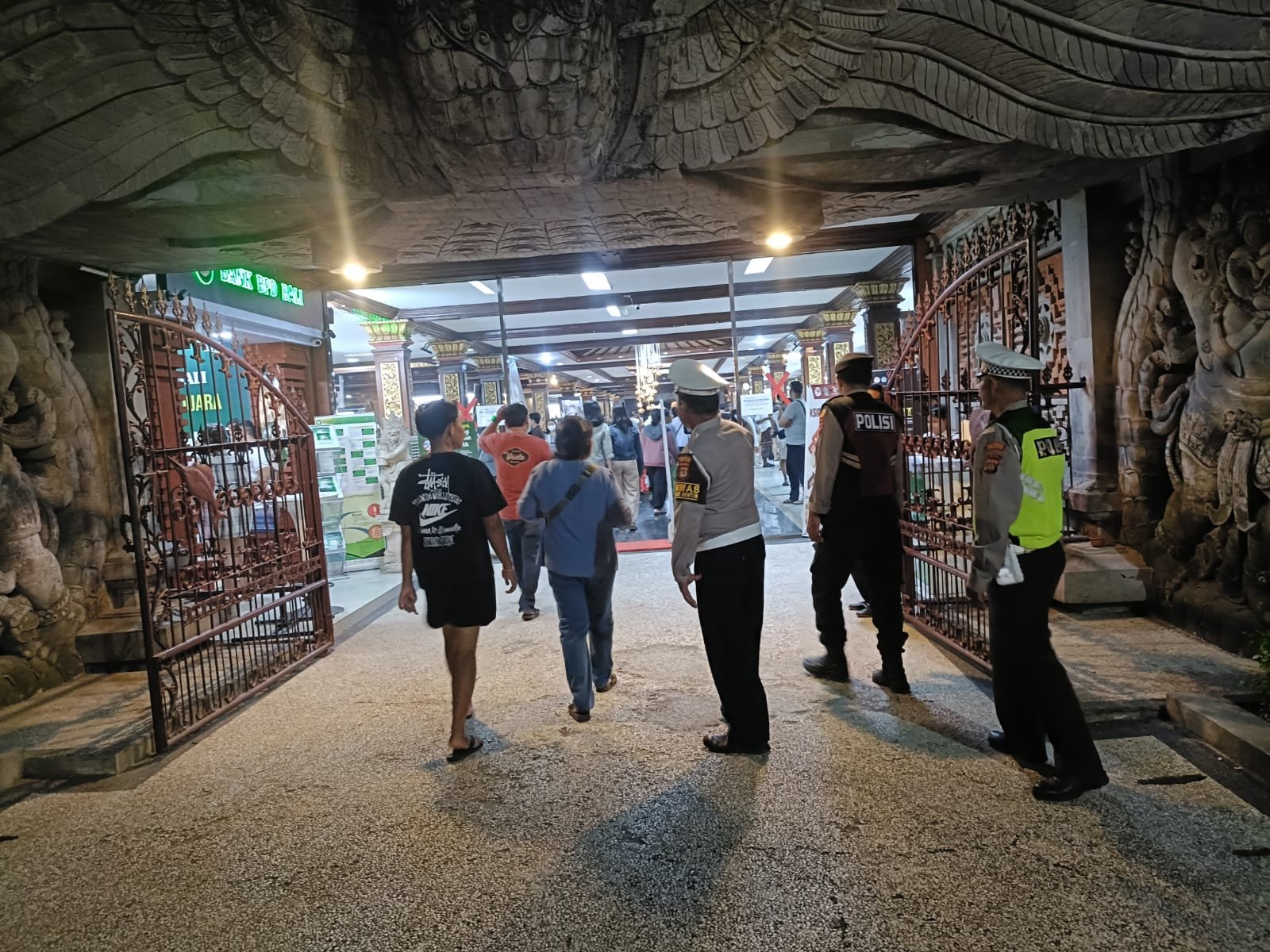 Pastikan PKB XLVIII Tahun 2026 Berjalan Aman, Polsek Dentim Intensifkan KRYD di Kawasan Art Centre Denpasar