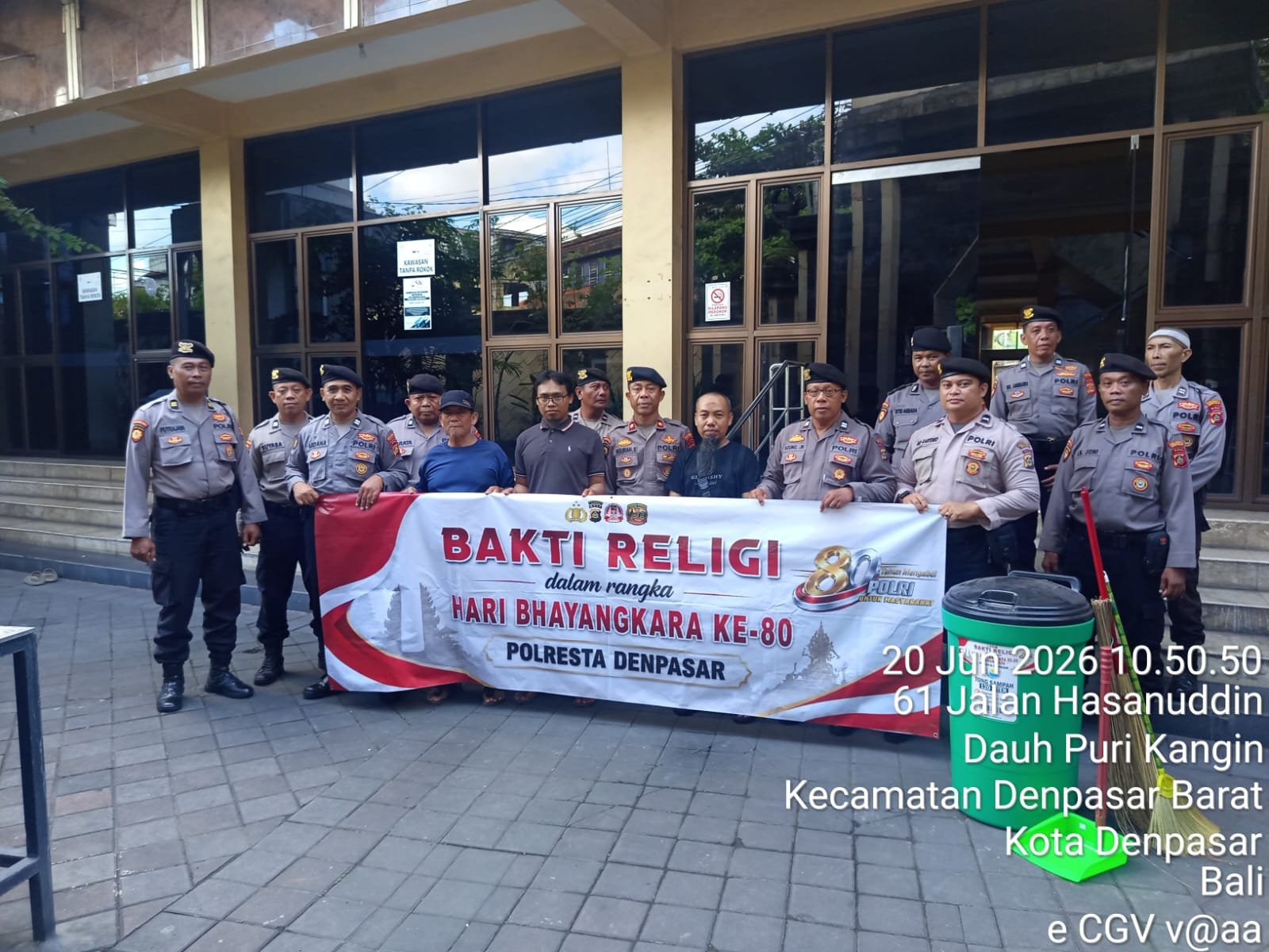 Sambut HUT Bhayangkara ke-80, Sat Pamobvit Polresta Gelar Bakti Religi di Masjid Raya Ukhuwah Denpasar