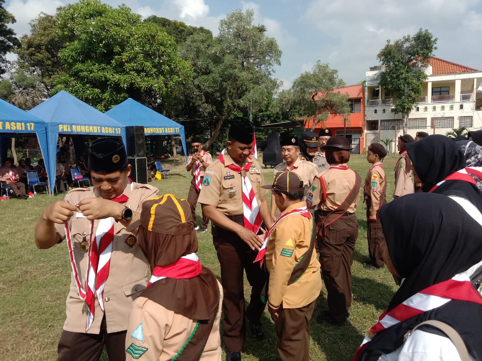 Danramil Rungkut Mayor Inf Sumarji Hadiri Pengukuhan Pramuka Garuda 2026, Pramuka Rungkut Cetak Rekor MURI