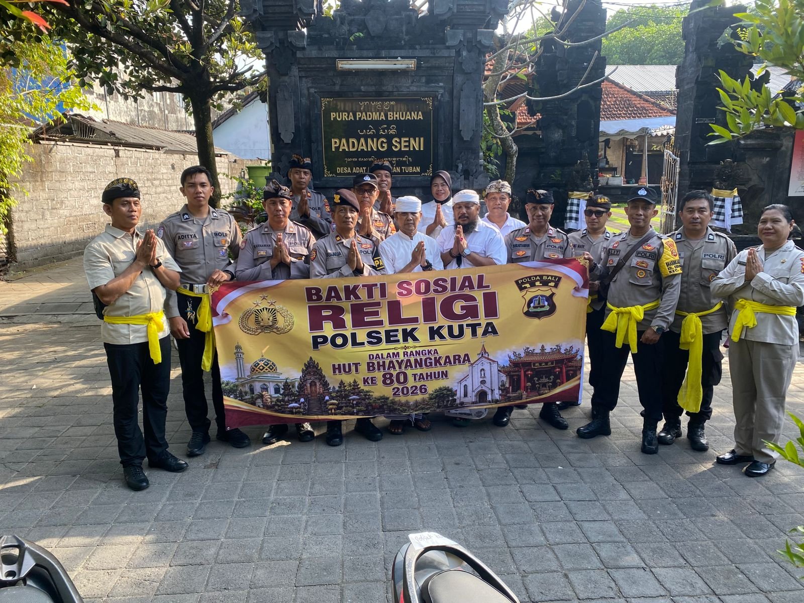 Sambut Hari Bhayangkara ke-80, Polsek Kuta Gelar Bakti Sosial Religi di Pura Padma Buana Padang yg Seni