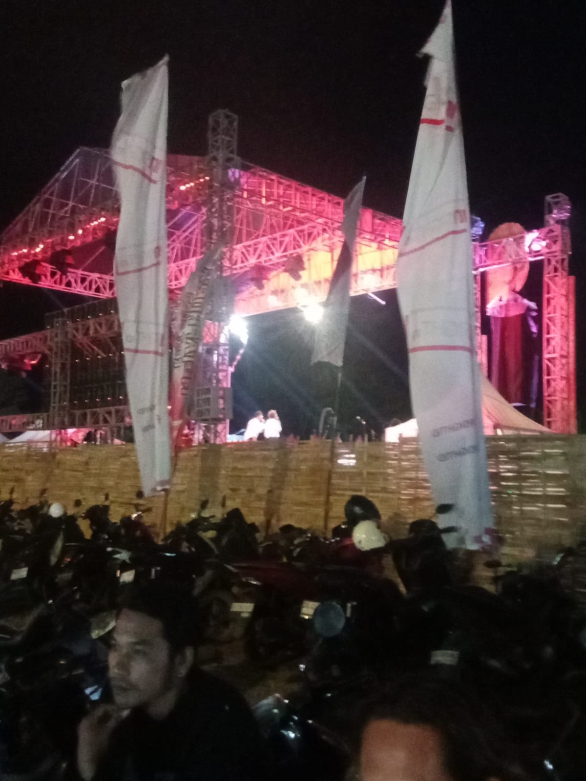 Sambut Hari Raya Kuningan, Artis Pop Bali Gelar Konser Meriah di Pejarakan Buleleng