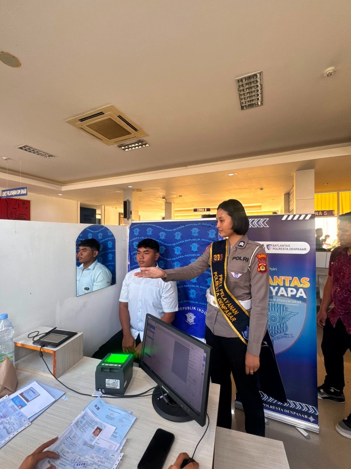 Lewat Program “Polantas Menyapa”, Satpas SIM Polresta Denpasar Hadirkan Pelayanan Humanis