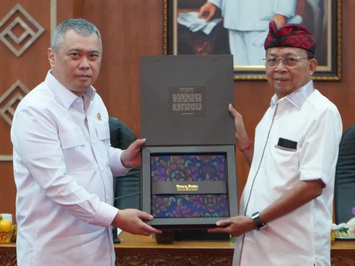 Gubernur Koster dan Menhub Sepakati Pengembangan Bandara Letkol Wisnu hingga Water Taxi Ngurah Rai–Canggu<br>