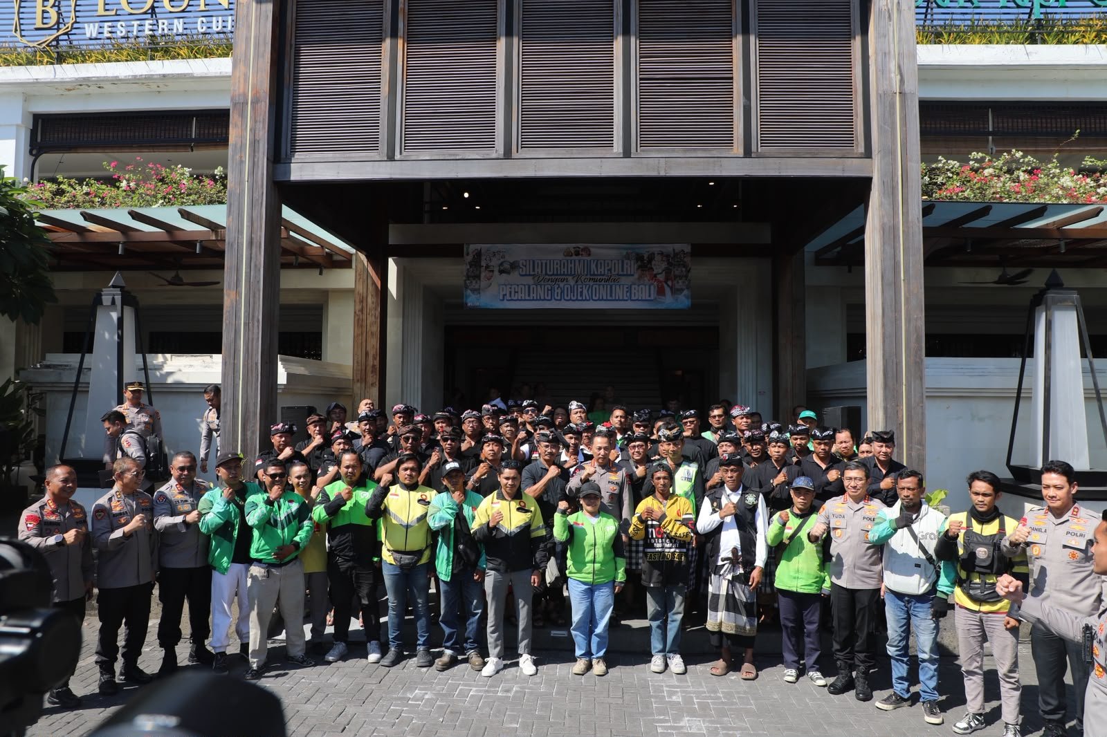 Kapolri Perkokoh Sinergi Polri, Pecalang dan Komunitas Ojol sebagai Sabuk Kamtibmas Bali