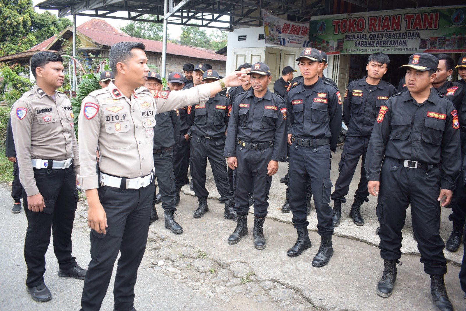 Bukan Sekadar Teori: Senkom Kerinci-Sungai Penuh Latih Deteksi Dini dan Simulasi Evakuasi Laka Lantas di Kayu Aro