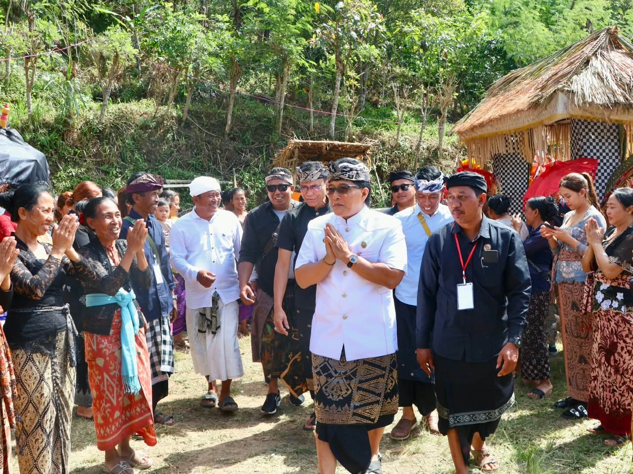 Wagub Giri Prasta Hadiri Ngaben Massal Perdana Desa Adat Mengandang, Wujud Gotong Royong Lestarikan Adat