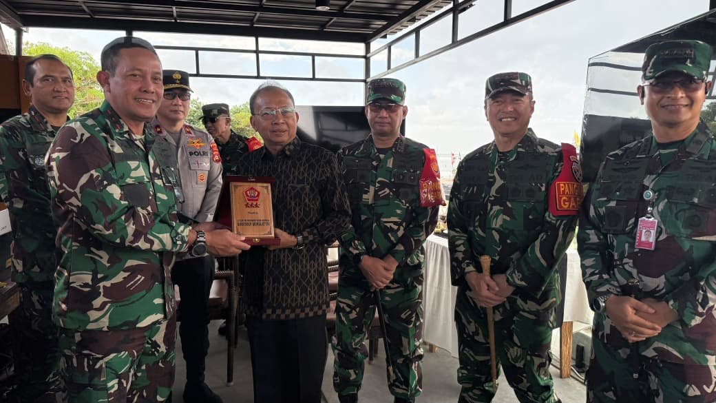 Gubernur Koster Hadiri Manuver Kogabwilhan II di Sanur, Perkuat Sinergi Kesiapsiagaan Bencana