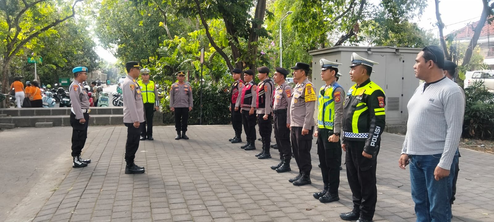 Digelar di Lapangan Bajra Sandhi, Polsek Dentim Amankan Latihan Kesiapsiagaan Bencana Alam