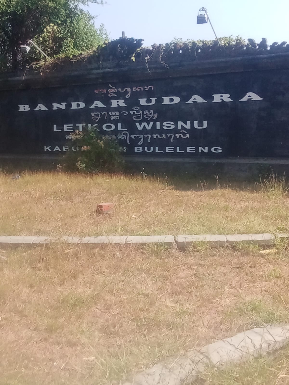 Kondisi Bandara Letkol Wisnu Sumberkima Memprihatinkan, Masyarakat Berharap Segera Direvitalisasi