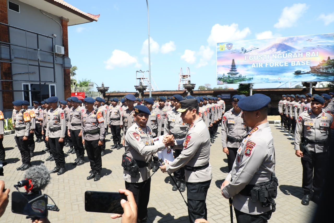 Wujud Tanggap Darurat, Kapolda Bali Pimpin Langsung Pemberangkatan 110 Personel Satbrimob BKO Karhutla Kalimantan Barat