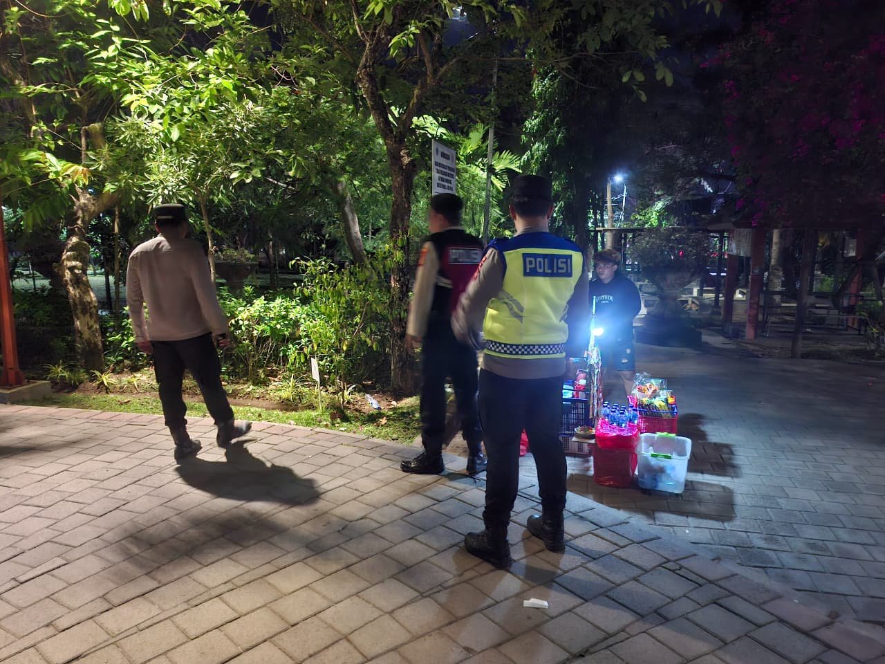 Polsek Denpasar Utara Gelar Patroli Skala Besar di Taman Kota Lumintang, Perkuat Pencegahan Kamtibmas