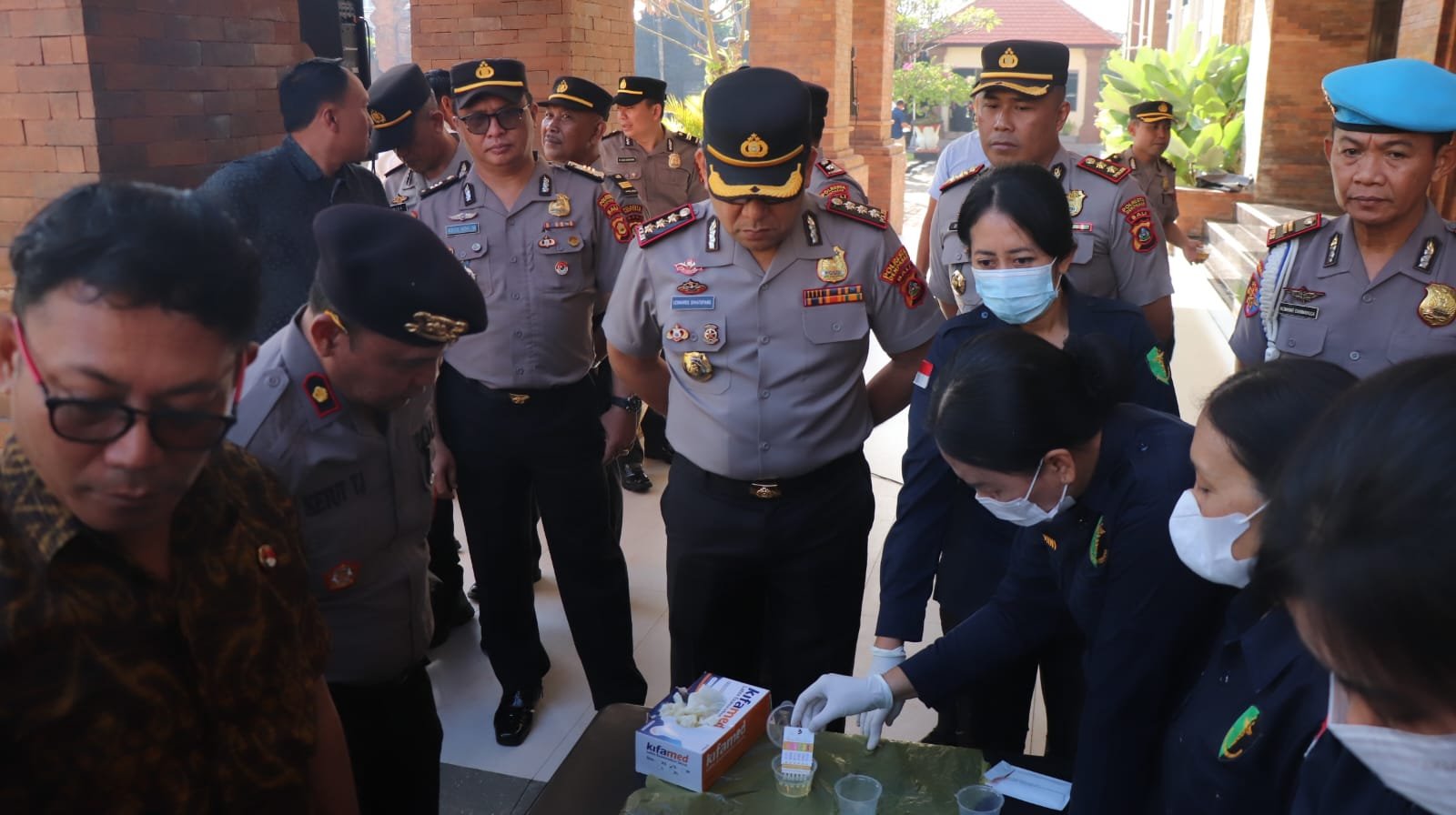 Jaga Integritas, Polresta Denpasar Gelar Tes Urine Rutin Puluhan Personel