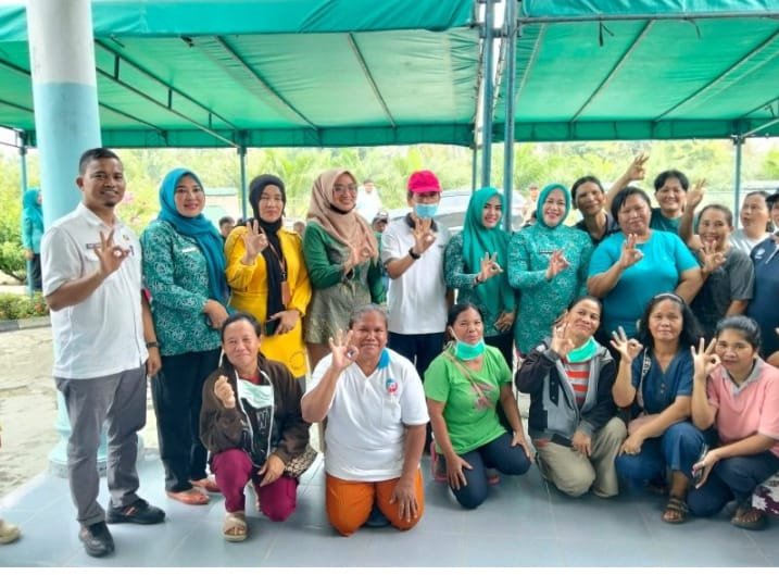 Ketua TP PKK Rohul Pimpin Tracing TBC di PT Hutahaean: 100 Warga Disaring, Empat Terindikasi