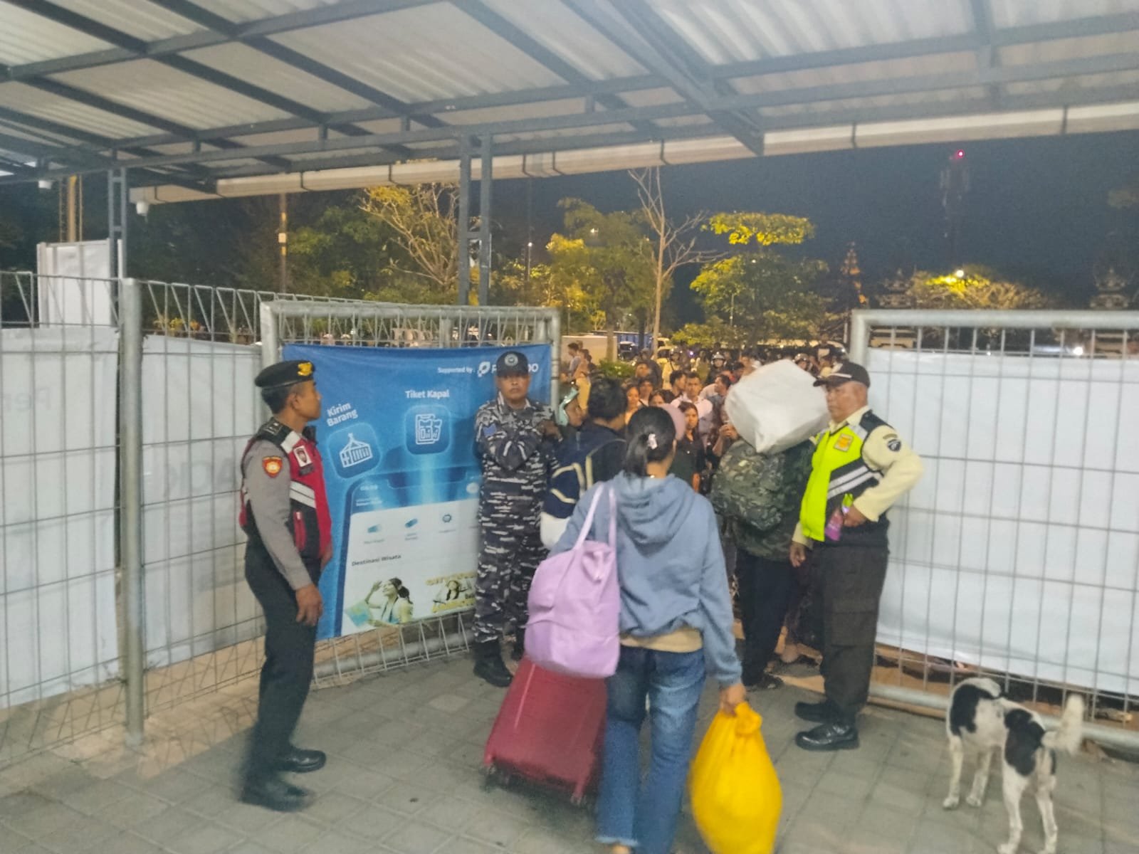 Polsek Kawasan Benoa Amankan Kedatangan KM. AWU di Pelabuhan Benoa