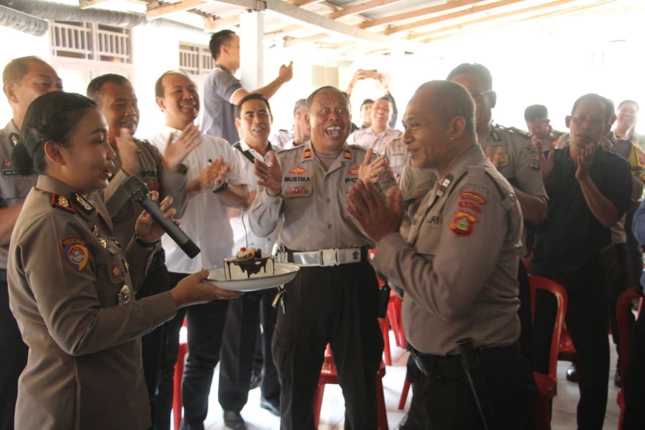 Kapolres Jembrana Perkuat Pelayanan Humanis dan Responsif Saat Kunjungi Polsek Mendoyo dan Pekutatan