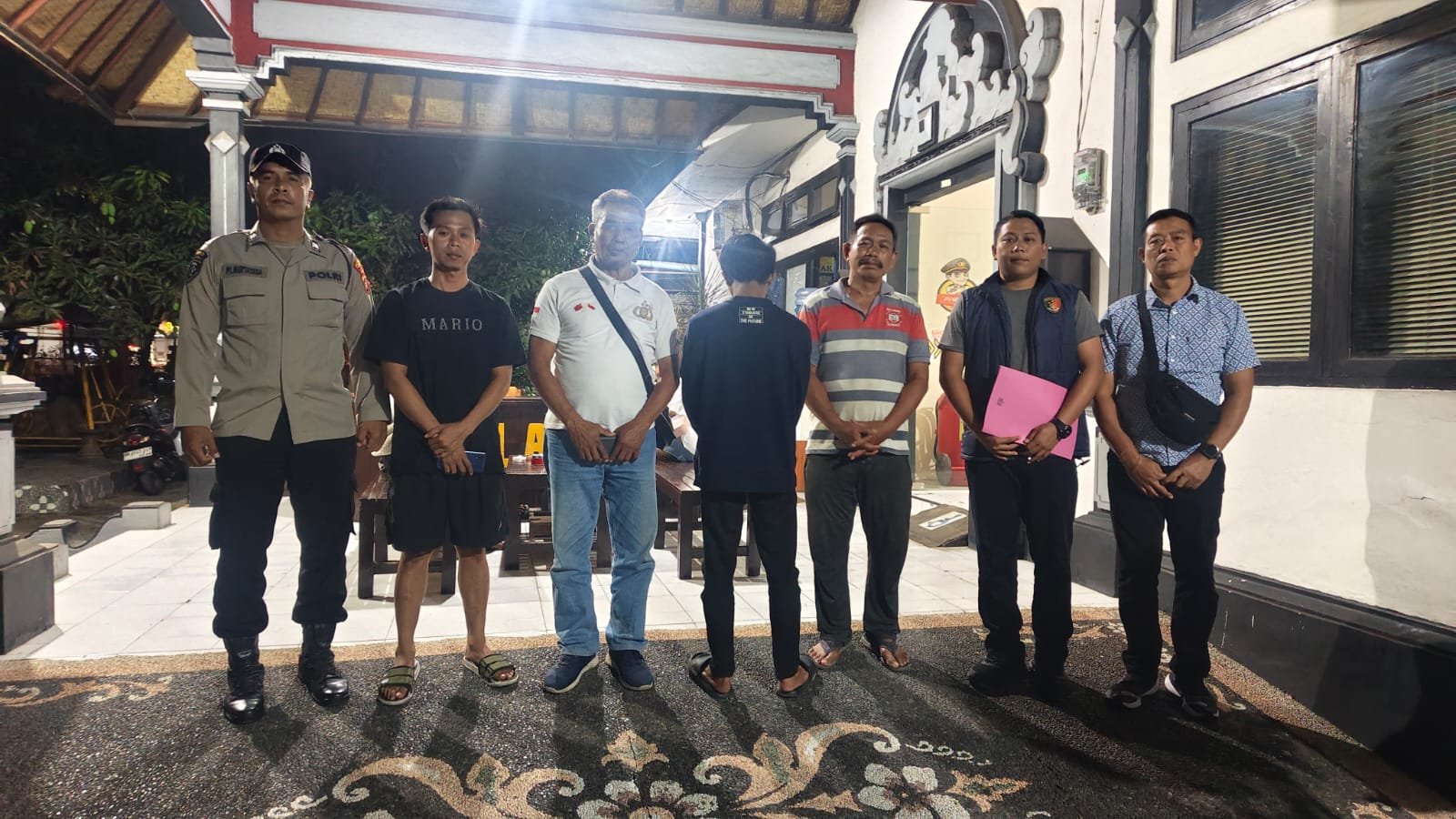 Respons Cepat Polsek Gilimanuk, Pria Terduga Penggelapan Uang Alfamart Diamankan di Bus