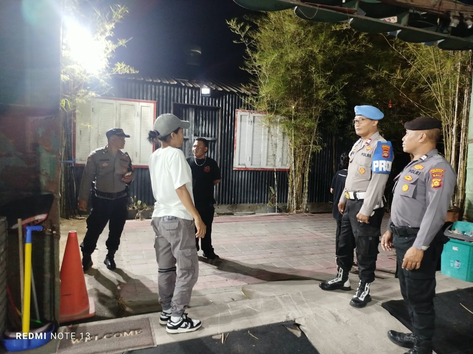 NTT Rising Concert 2026, Polsek Dentim Kawal Aksi Solidaritas dan Penggalangan Dana untuk Warga Terdampak Gempa