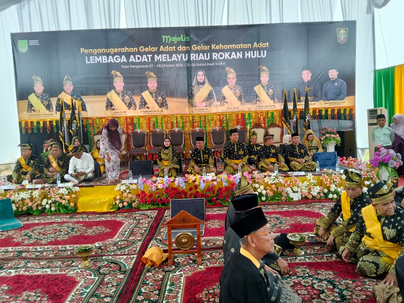 Bupati dan Wabup Rohul Dianugerahi Gelar Adat Melayu, Terima Amanah Budaya Negeri Seribu Suluk