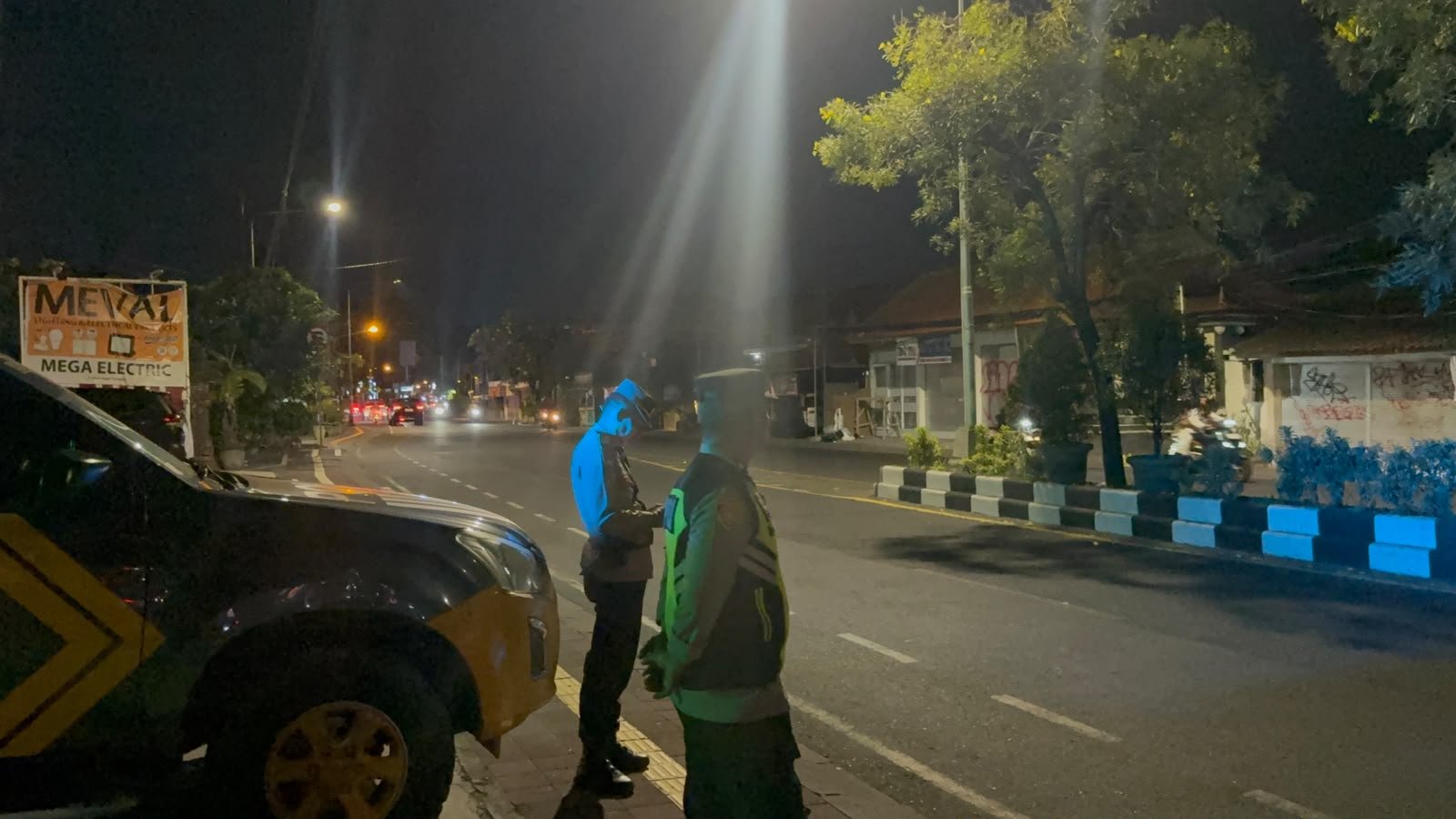 Jaga Keamanan Wilayah, Polsek Denpasar Barat Intensifkan Blue Light Patrol