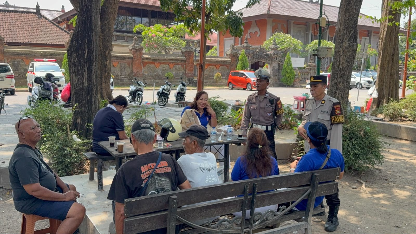 Patroli Sambang, Polsek Denpasar Barat Sampaikan Imbauan Kamtibmas kepada Masyarakat