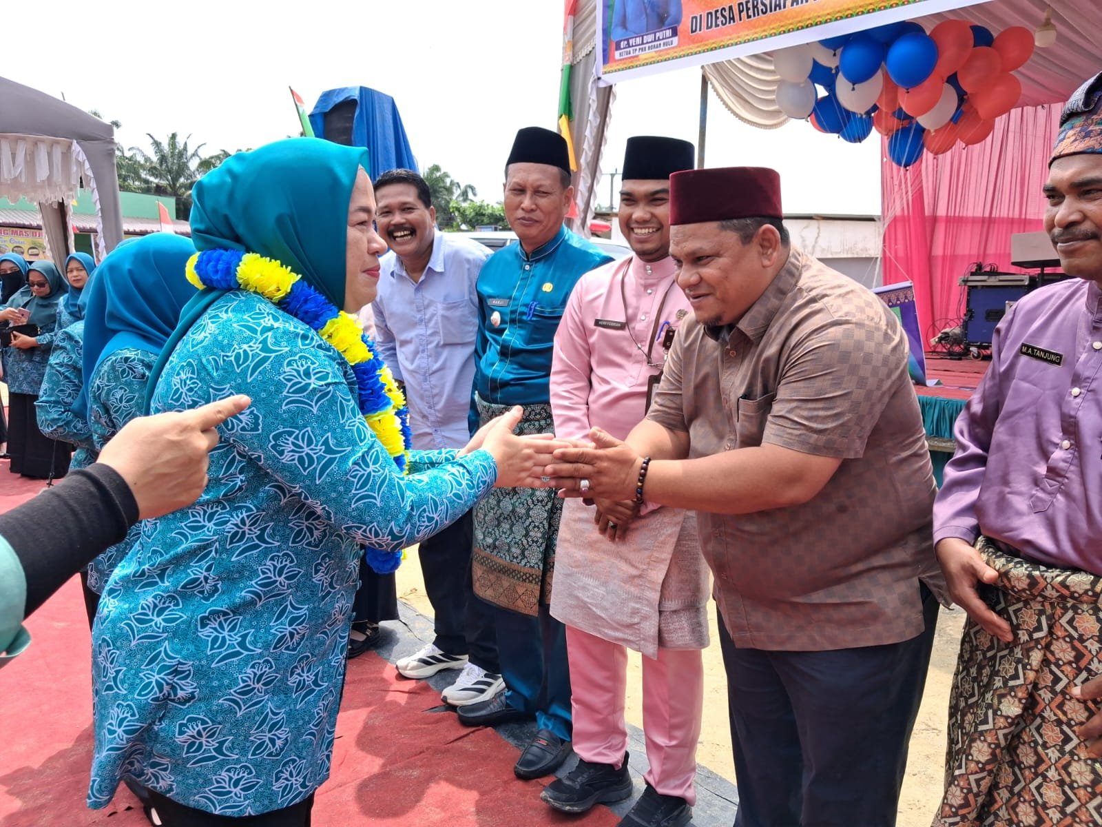 Ketua TP PKK Rohul dr. Yeni Dwi Putri Hadiri Baksos Kesehatan Gratis dan Tracing TB Terintegrasi CKG di Mahato