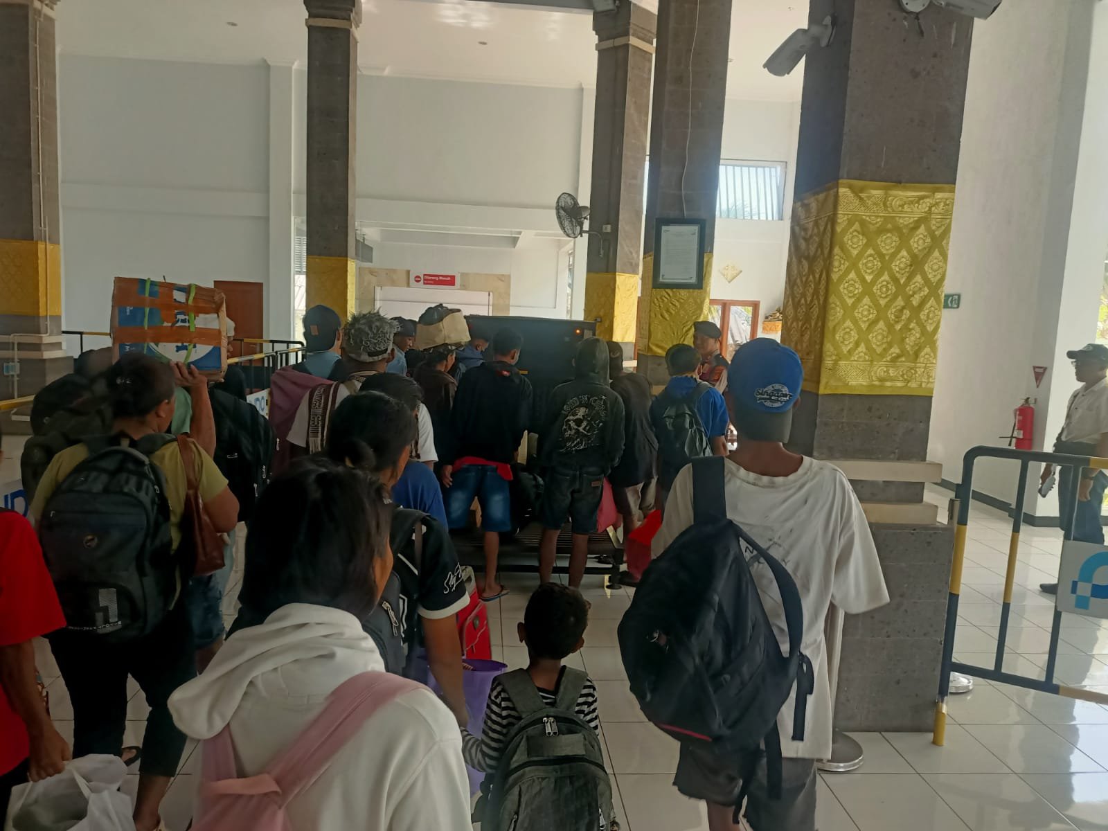 Polsek Benoa Gelar Pengamanan dan Patroli Gabungan Jelang Kedatangan KM Awu