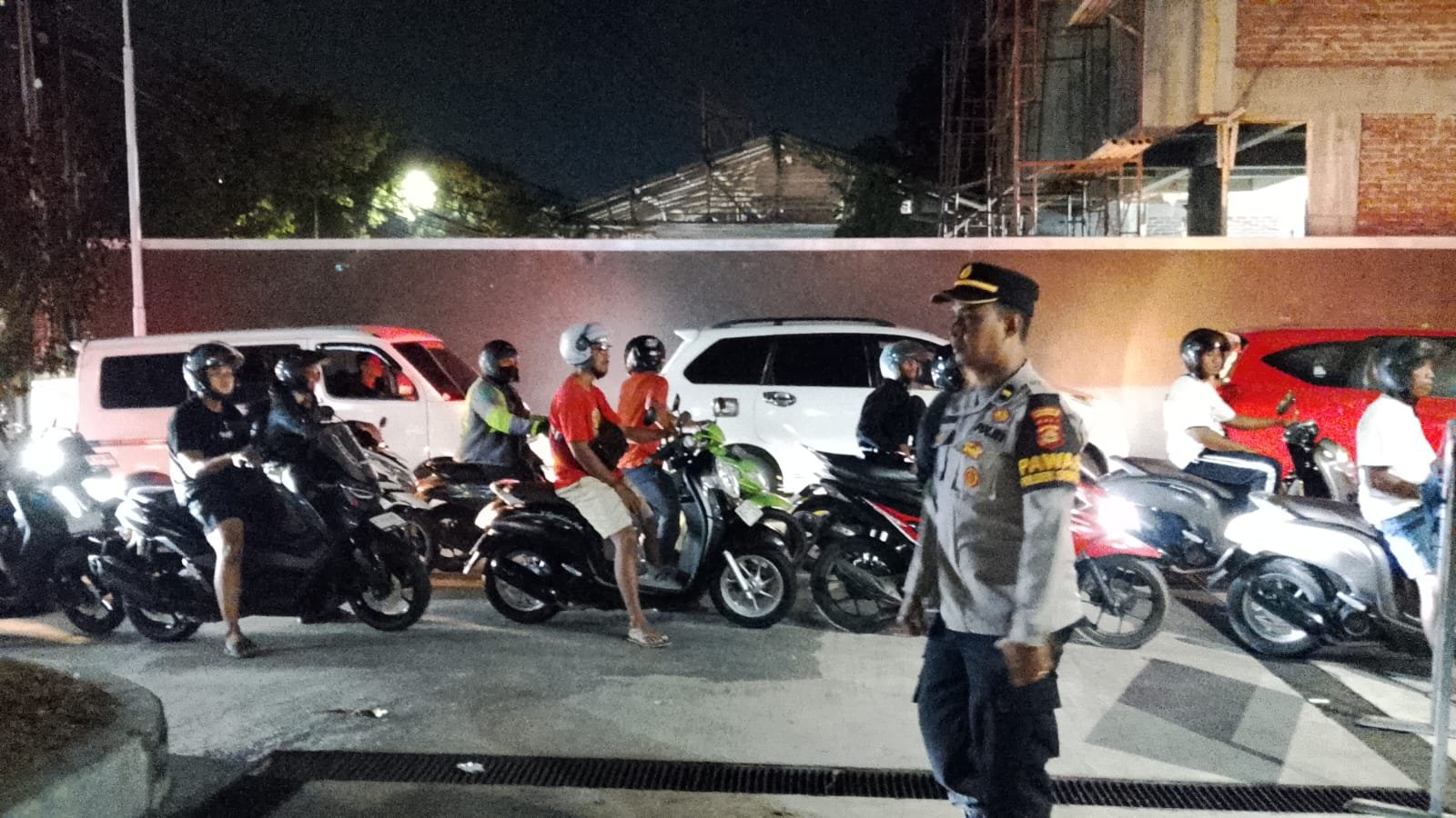 Antrean BBM Meningkat, Polsek Dentim Pantau 13 SPBU untuk Pastikan Pelayanan Tertib