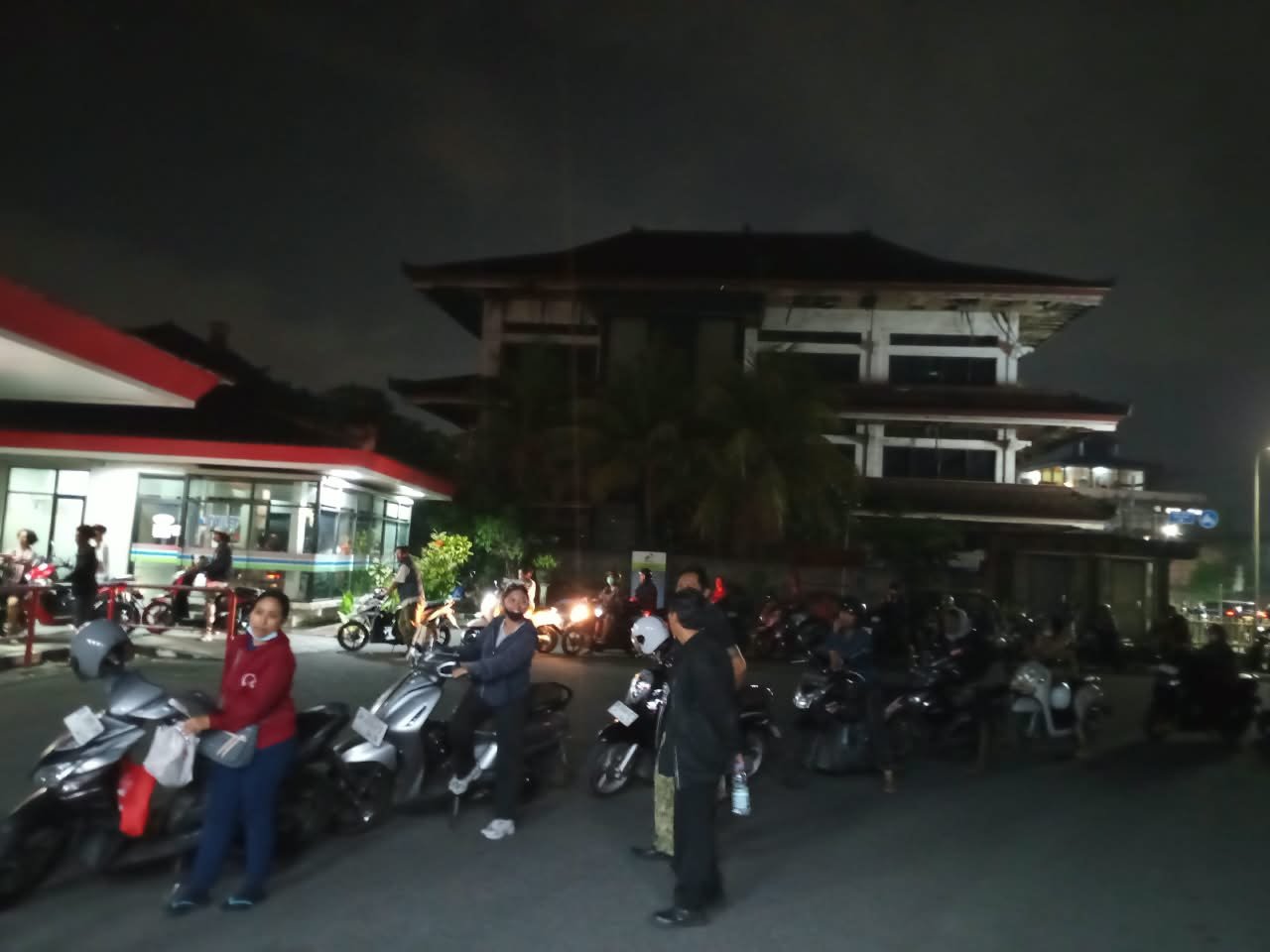 Polsek Denpasar Barat Intensifkan Pemantauan SPBU, Antrean Panjang Diantisipasi Ganggu Arus Lalu Lintas