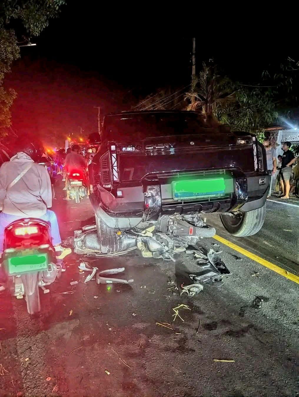 Kecelakaan Beruntun di SPBU Tembles Jembrana, Mobil Listrik Tabrak Antrean Motor, 8 Unit Ringsek