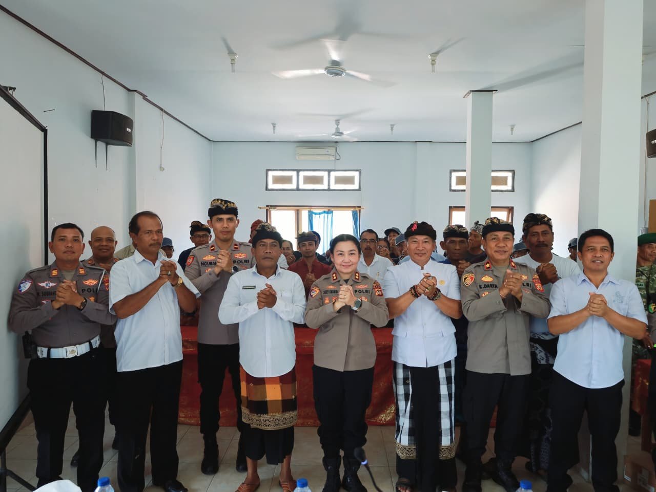 Kapolres Jembrana Kumpul Bersama Warga Yeh Kuning, Dengarkan Aspirasi dan Hadirkan Cek Kesehatan Gratis